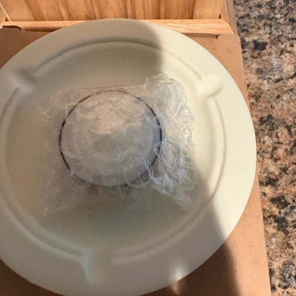 Avon Gift Collection White Rose Tealight Holder - Picture 4 of 5